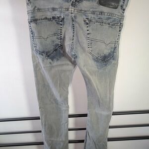 Light Wash Men's Slim Jeans - Casual Everyday Style